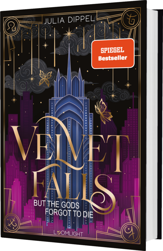 Das Buchcover zeigt eine stilisierte Stadtsilhouette in lila und blau mit einem hohen, spitzen Gebäude. Über der Stadt schweben goldene Schmetterlinge vor einem nächtlichen Hintergrund mit Sternen und Wolken.